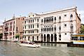 Die Cà d'Oro ist das Schmuckstück der gotischen Baukunst Venedigs erbau im 14 Jahrhundert.