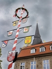 Herbstwetter mit Maibaum